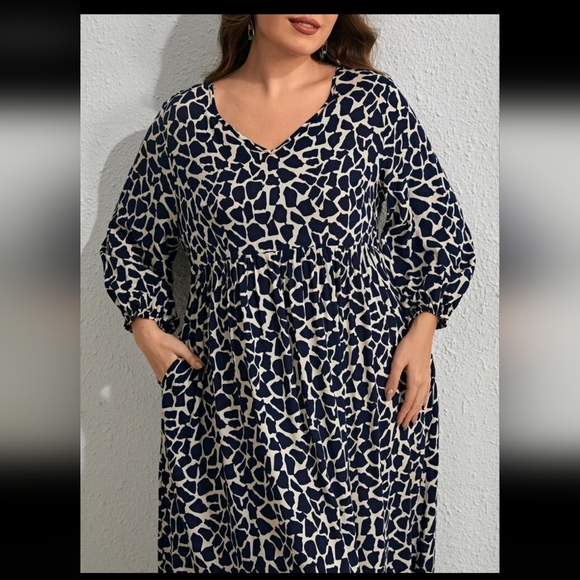 Plus, allover print, lantern sleeves - Picture 2 of 5